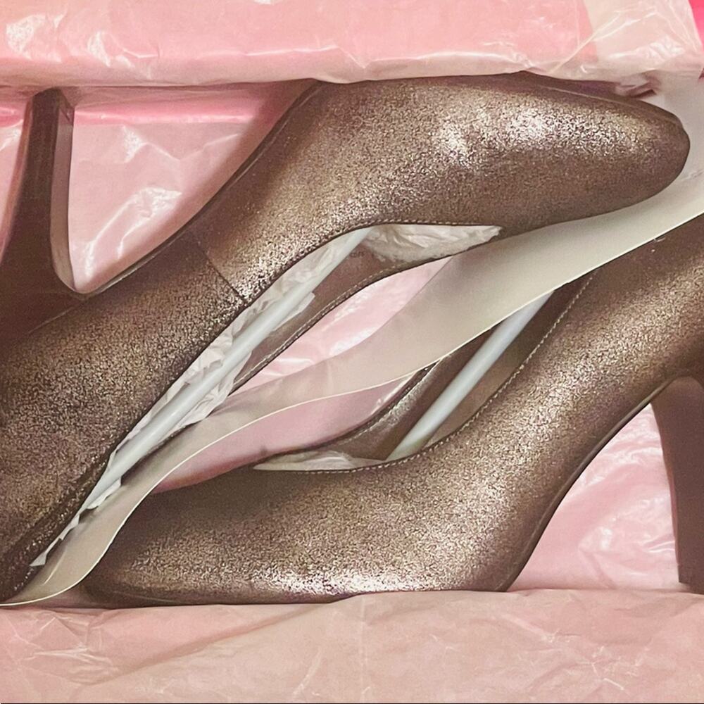 Chinese Laundry Century heels NIB Olive